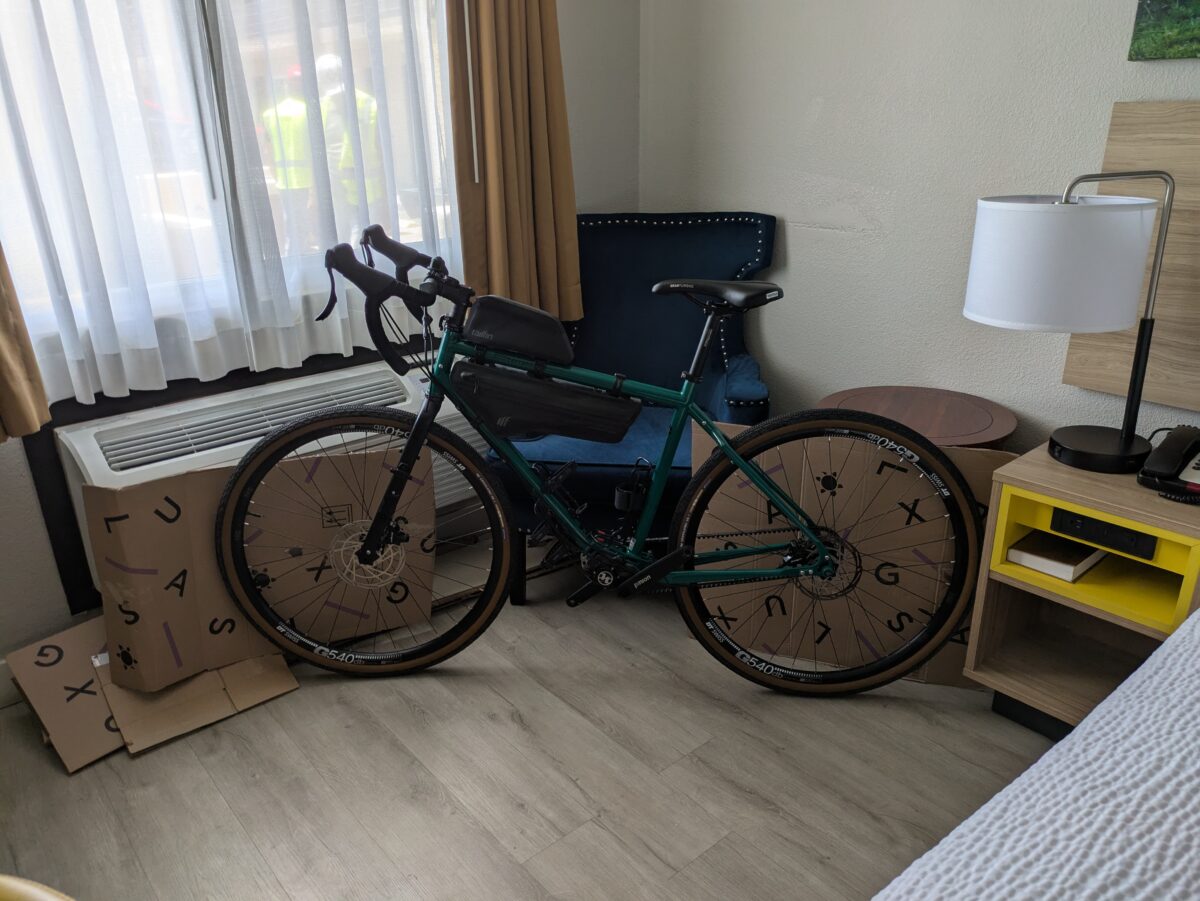 Das Gravelbike ist ausgepackt und montiert :-)